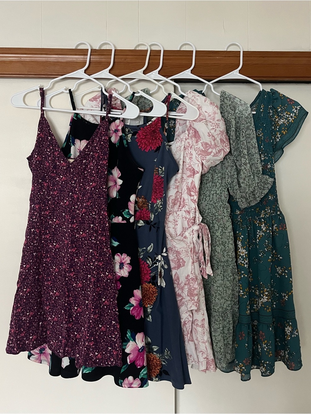 6 Cute Floral Mini Dresses | Size Small | Bundle | Hollister + More | Green Pink